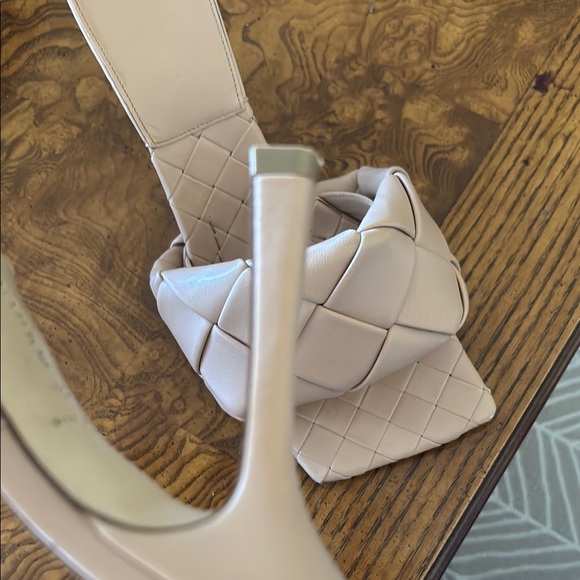 🌸🌺Bottega Veneta 🌸🌺 Tan Leather Heels with Woven Design - Picture 12 of 16